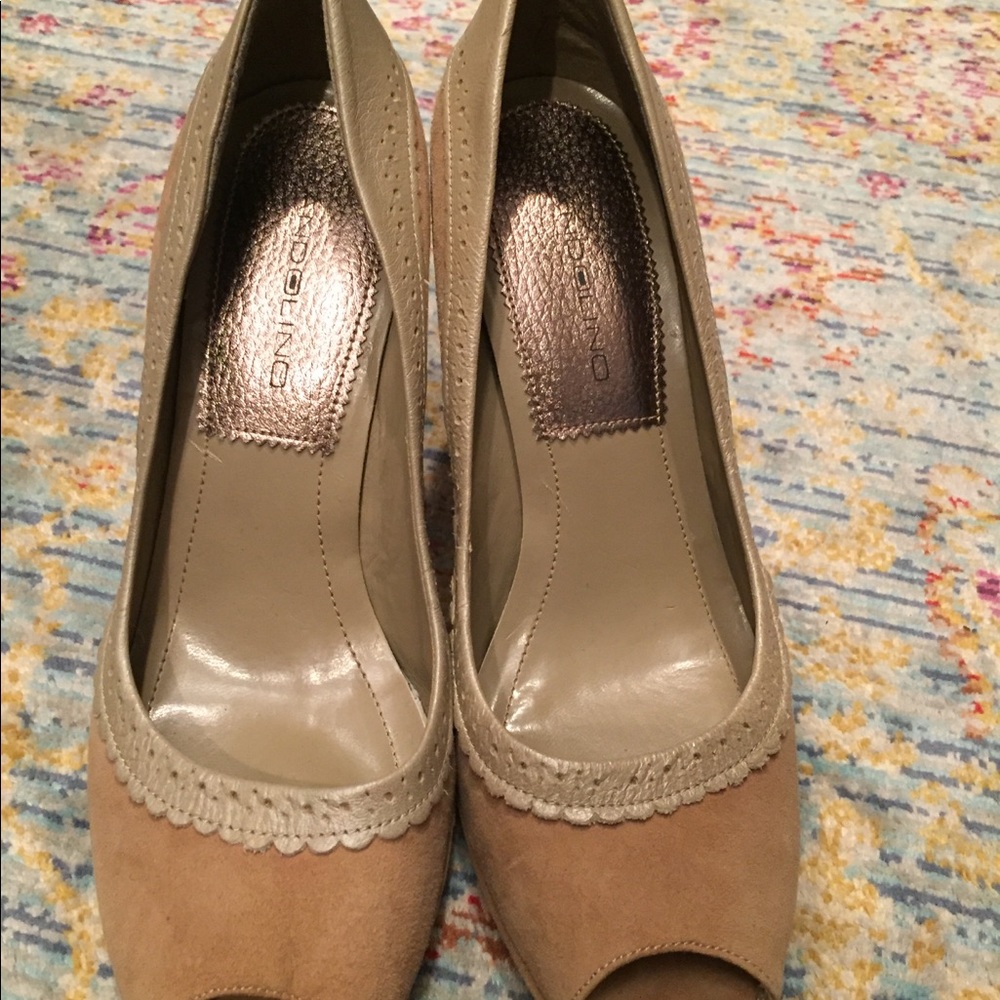 Peep toe Bandolino tan heel shoes - Picture 2 of 6